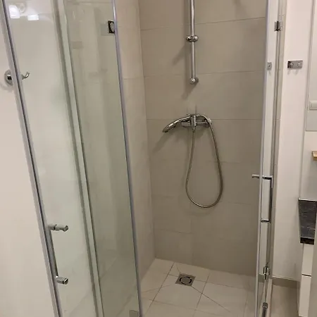 Barrier-free Air-conditioned Two Center Viyana